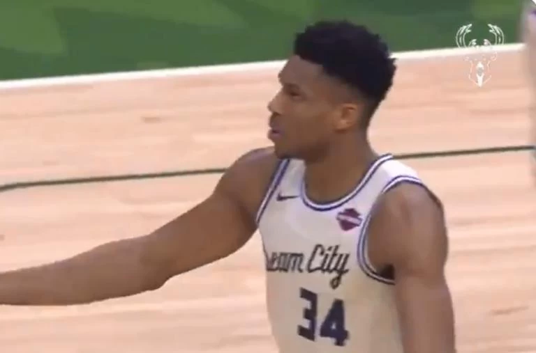 Αντετοκούνμπο: Η νέα σαρωτική εμφάνιση του “Greek freak”! (βίντεο)